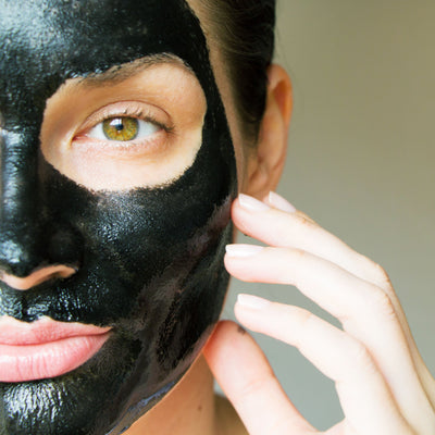 DETOXIFYING DIY CHARCOAL FACE MASK